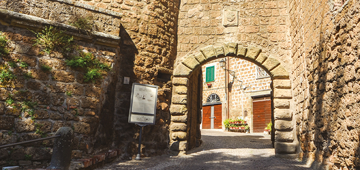 scopri foto borgo